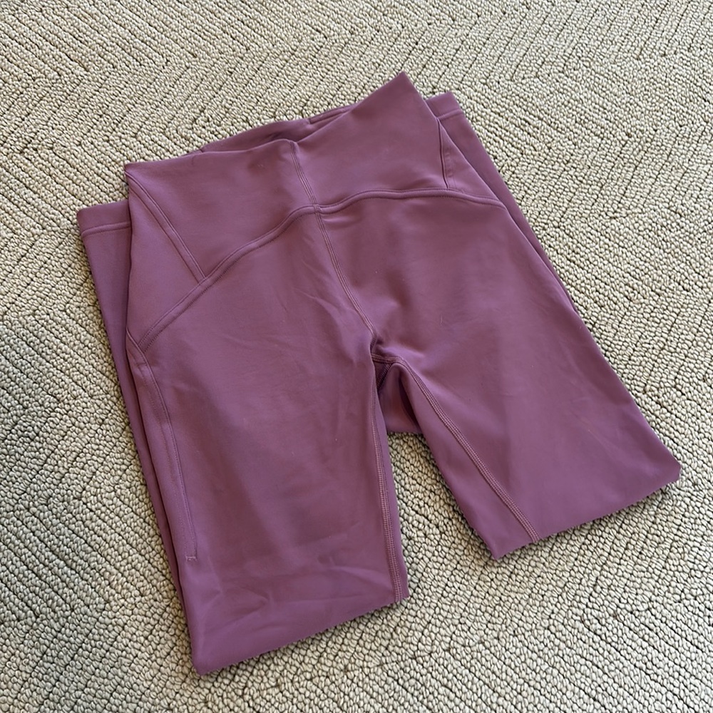 In still Lululemon Size 2 cropped leggings - pink - vintage plum
